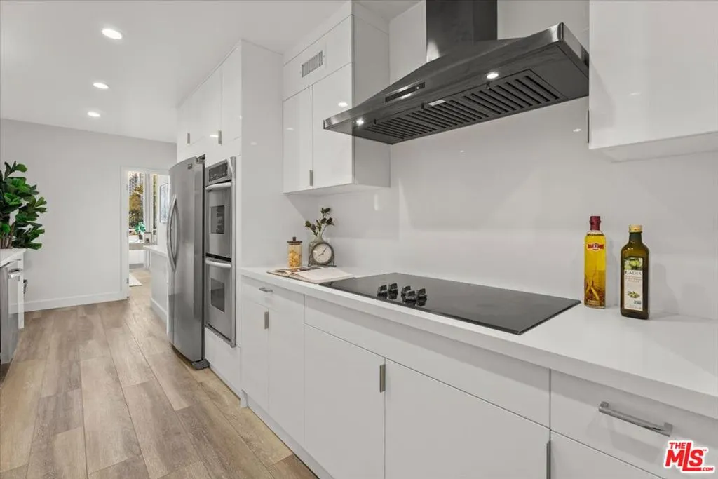 1333 S Beverly Glen Boulevard 405, Los Angeles, California 90024 home-pic-8